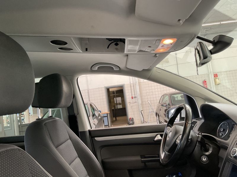Volkswagen Touran 2.0 TDI Comfortline BlueMotion Tech 2015 – снимка 25
