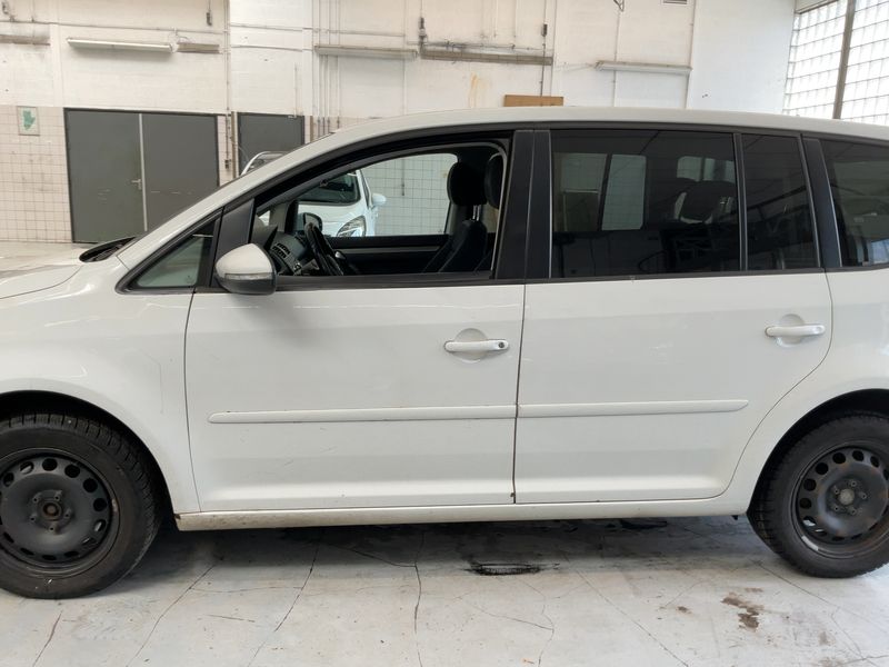 Volkswagen Touran 2.0 TDI Comfortline BlueMotion Tech 2015 – снимка 4