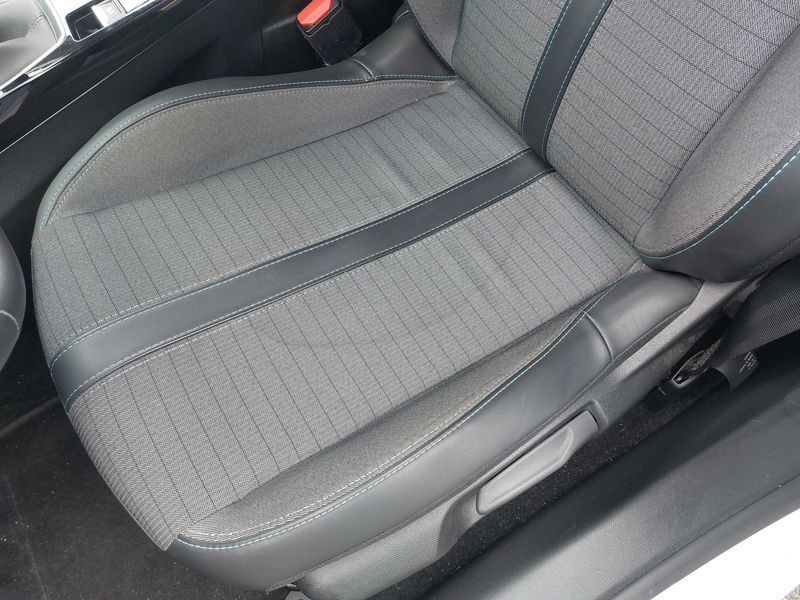 Peugeot 208 1.2 PureTech Allure 2022 – снимка 24