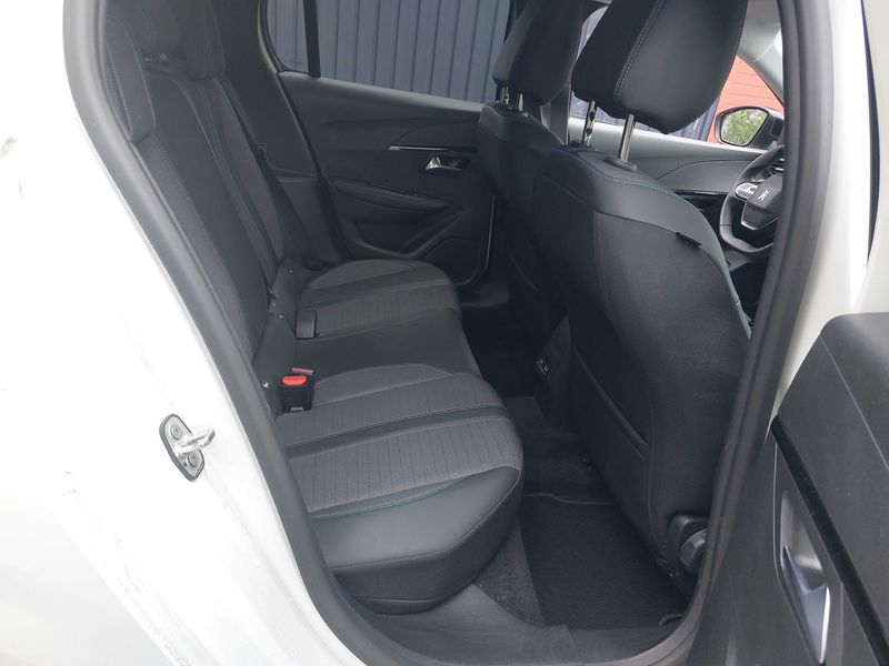 Peugeot 208 1.2 PureTech Allure 2022 – снимка 14