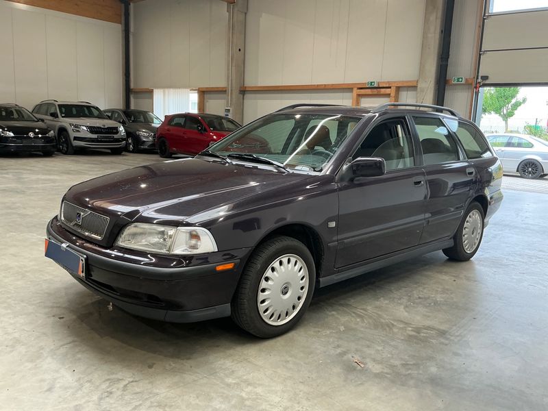 Volvo V40 1.8 1999 – снимка 1