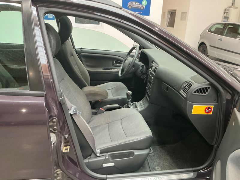 Volvo V40 1.8 1999 – снимка 3