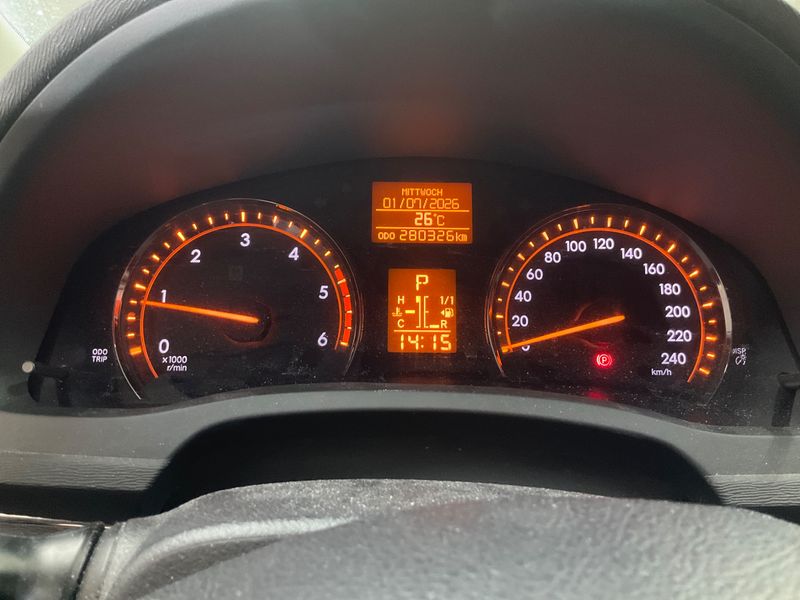 Toyota Avensis 2.2 D-4D Sol 2009 – снимка 4