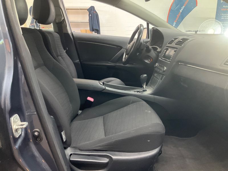 Toyota Avensis 2.2 D-4D Sol 2009 – снимка 3