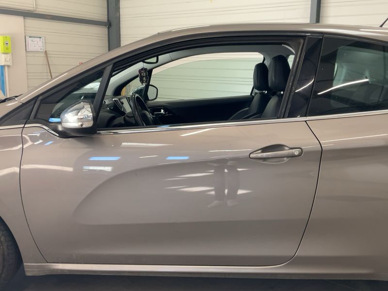 Peugeot 208 1.6 Blue-HDi Allure 2015 – снимка 4