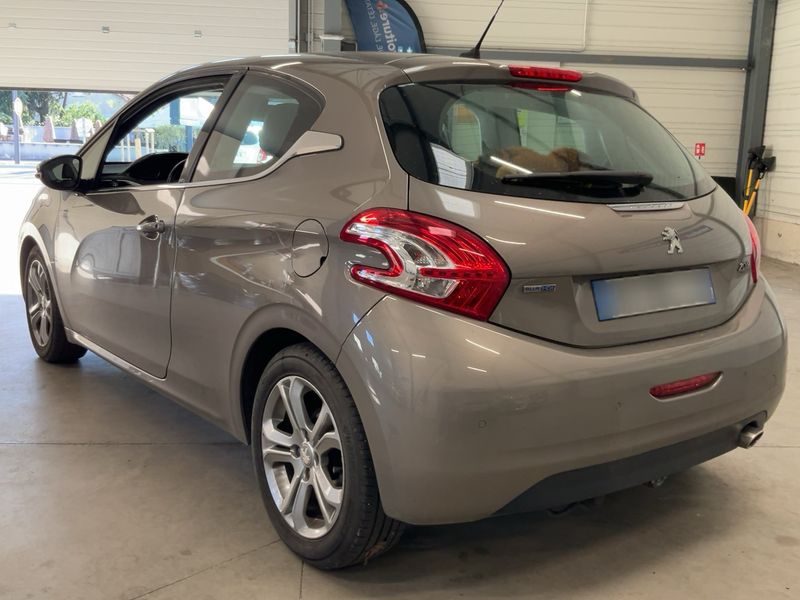 Peugeot 208 1.6 Blue-HDi Allure 2015 – снимка 6