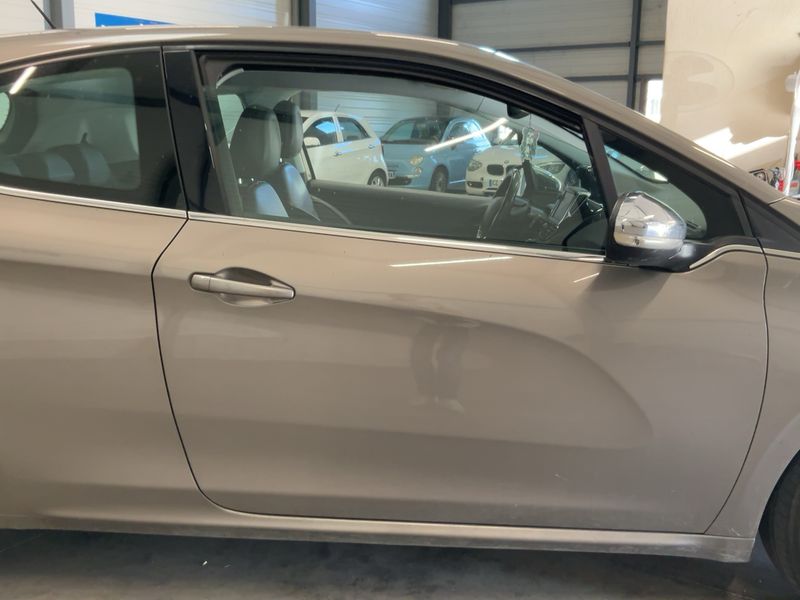 Peugeot 208 1.6 Blue-HDi Allure 2015 – снимка 10