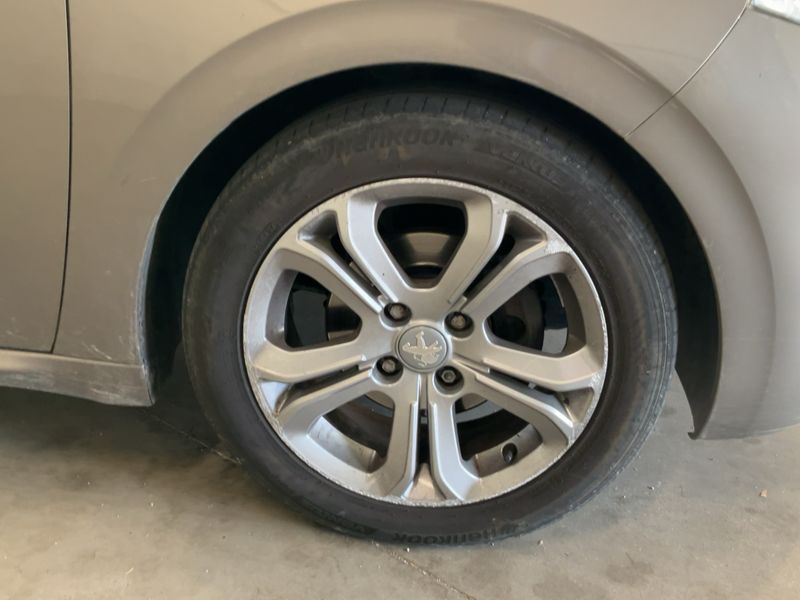 Peugeot 208 1.6 Blue-HDi Allure 2015 – снимка 11