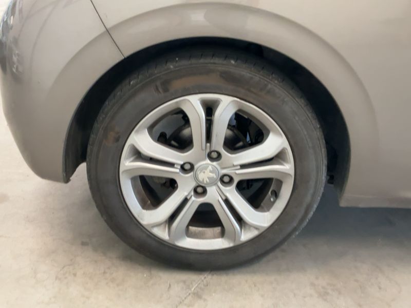 Peugeot 208 1.6 Blue-HDi Allure 2015 – снимка 9