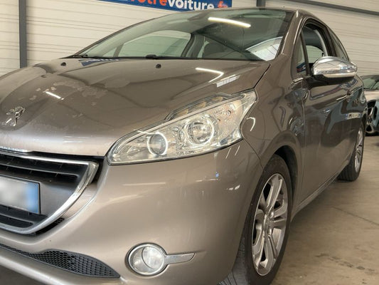Peugeot 208 1.6 Blue-HDi Allure 2015 – снимка 2