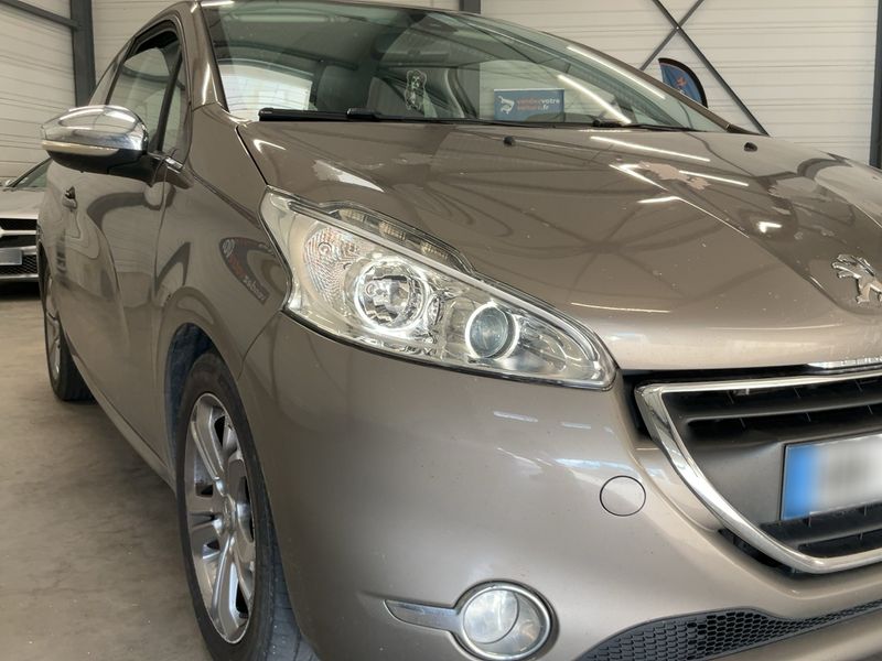 Peugeot 208 1.6 Blue-HDi Allure 2015 – снимка 12