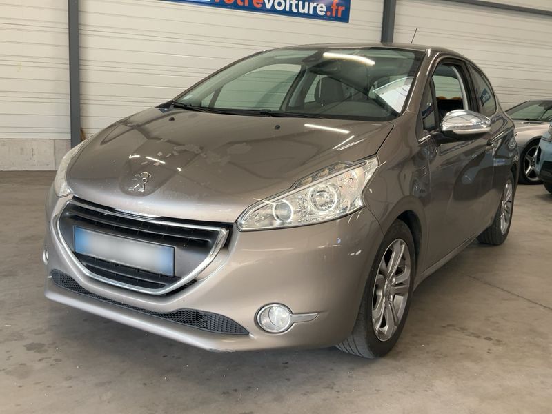 Peugeot 208 1.6 Blue-HDi Allure 2015 – снимка 1