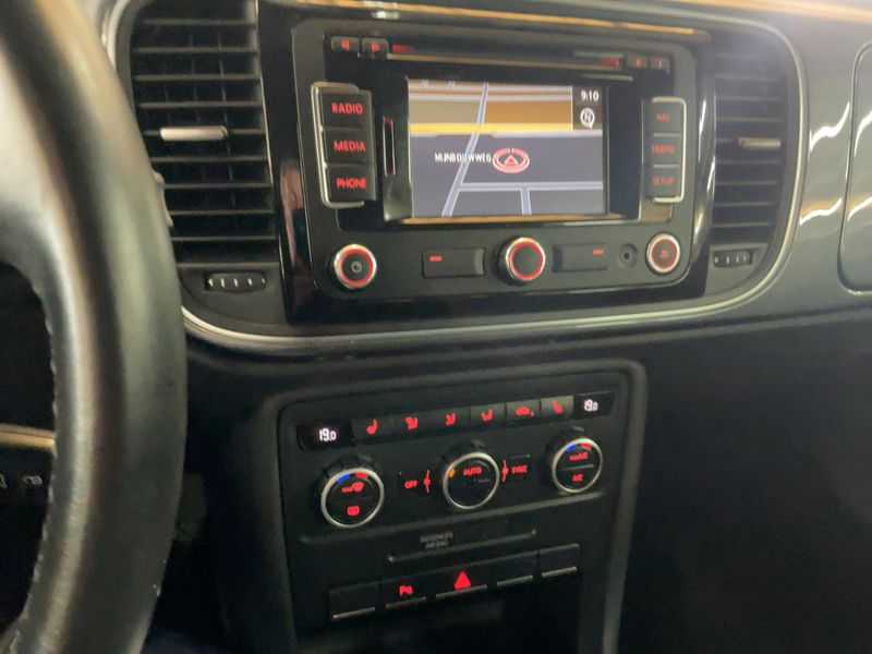 Volkswagen Beetle 1.2 TSI Design 2013 – снимка 17