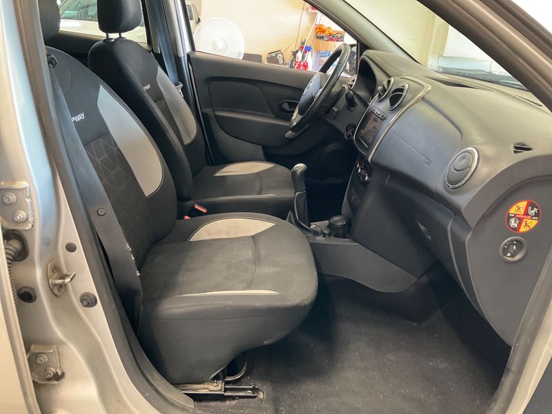 Dacia Sandero 1.5 dCi Stepway Prestige 2013 – снимка 3