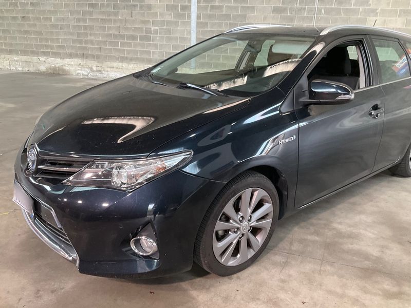 Toyota Auris Touring Sports 1.8 Hybrid Active 2014 – снимка 2