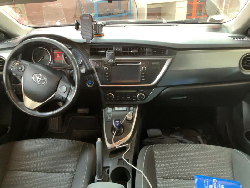 Toyota Auris Touring Sports 1.8 Hybrid Active 2014 – снимка 17