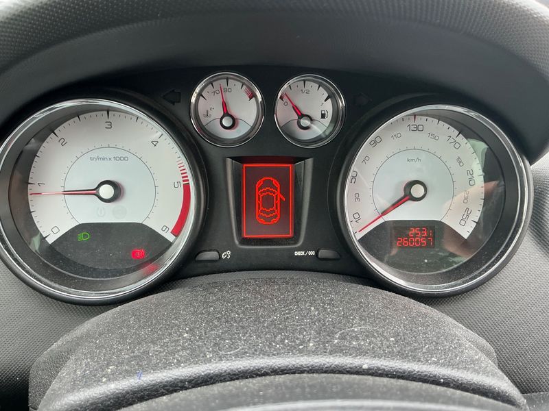 Peugeot 308 1.6 HDi Access 2014 – снимка 4