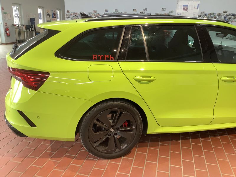 Skoda Octavia 2.0 TSI RS 2025 – снимка 8