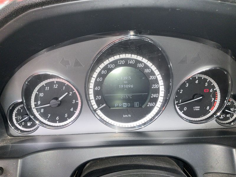 Mercedes-Benz E-Klasse E 250 CGI BlueEfficiency Avantgarde 2010 – снимка 18