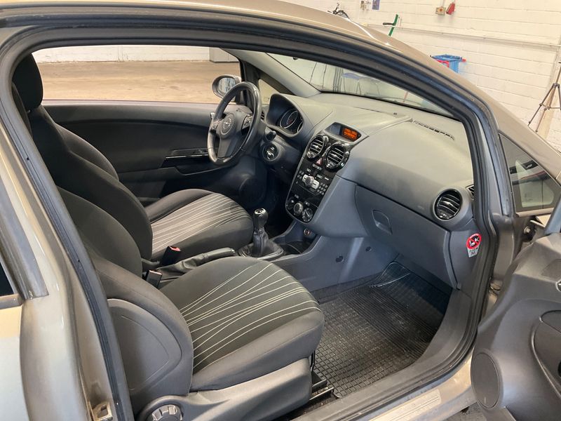 Opel Corsa 1.2 Edition "111 Jahre" 2010 – снимка 3