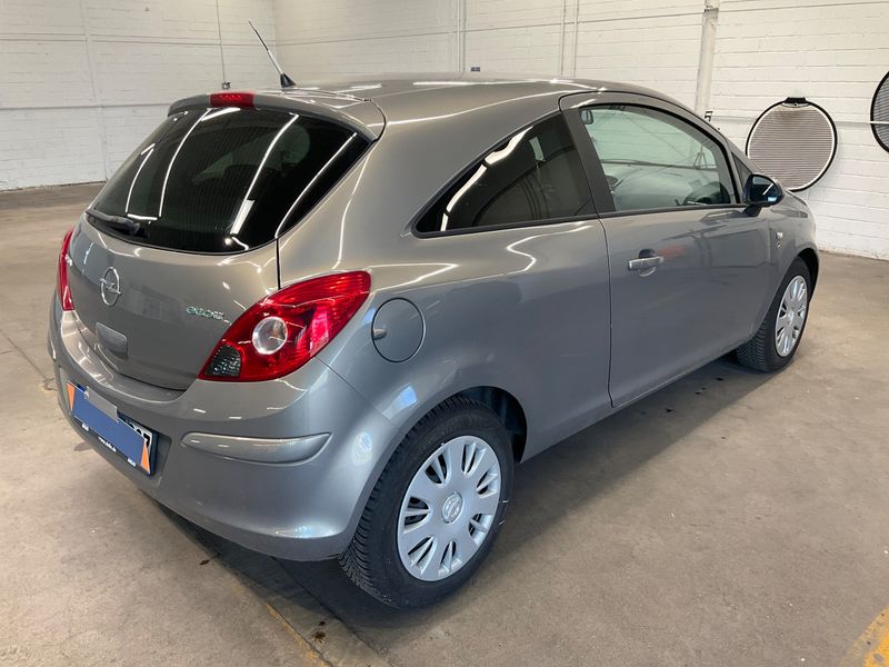 Opel Corsa 1.2 Edition "111 Jahre" 2010 – снимка 2