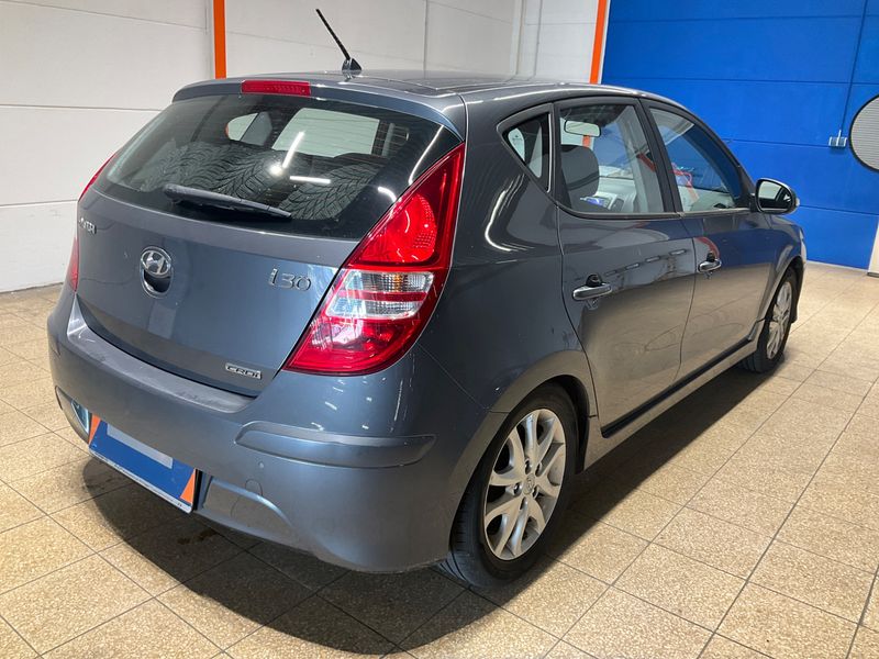 Hyundai i30 1.6 CRDi Edition 20 2011 – снимка 2