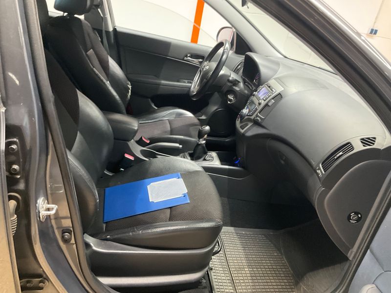 Hyundai i30 1.6 CRDi Edition 20 2011 – снимка 3