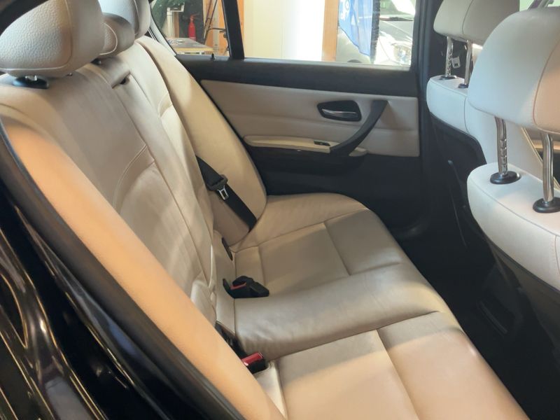 BMW 3er 320d xDrive Edition Luxe 2011 – снимка 14
