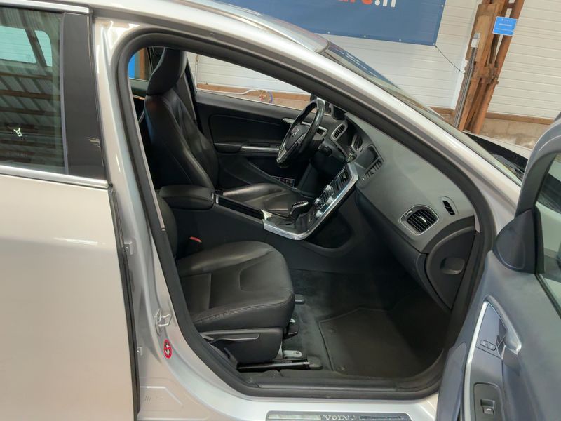Volvo V60 2.0 D3 Summum 2016 – снимка 16