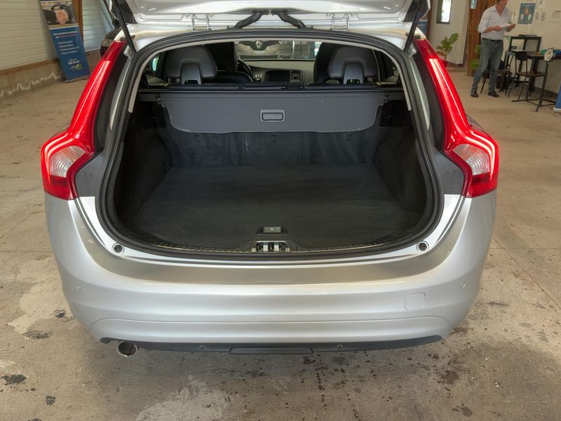 Volvo V60 2.0 D3 Summum 2016 – снимка 15