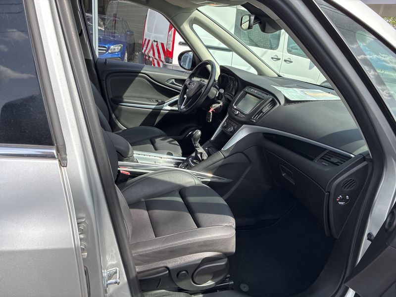Opel Zafira Tourer 1.6 CDTI Business Innovation Start/Stop 2019 – снимка 10