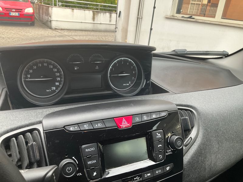 Lancia Ypsilon 1.2 LPG Silver 2022 – снимка 23