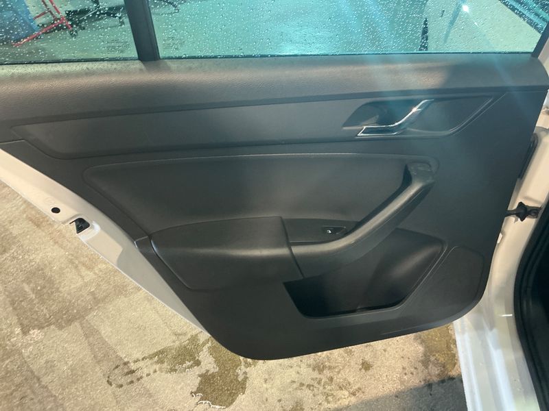 Skoda Rapid Spaceback 1.2 TSI StylePlus 2014 – снимка 24