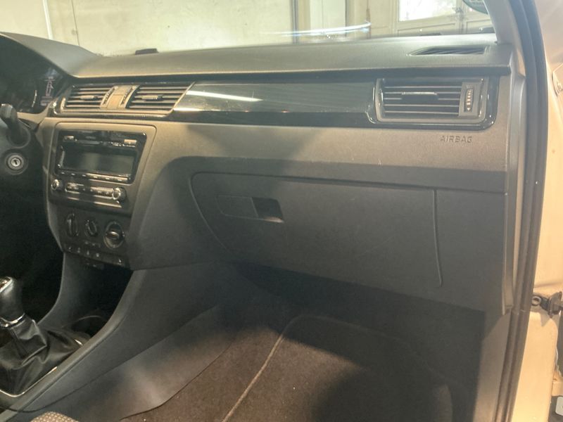 Skoda Rapid Spaceback 1.2 TSI StylePlus 2014 – снимка 29