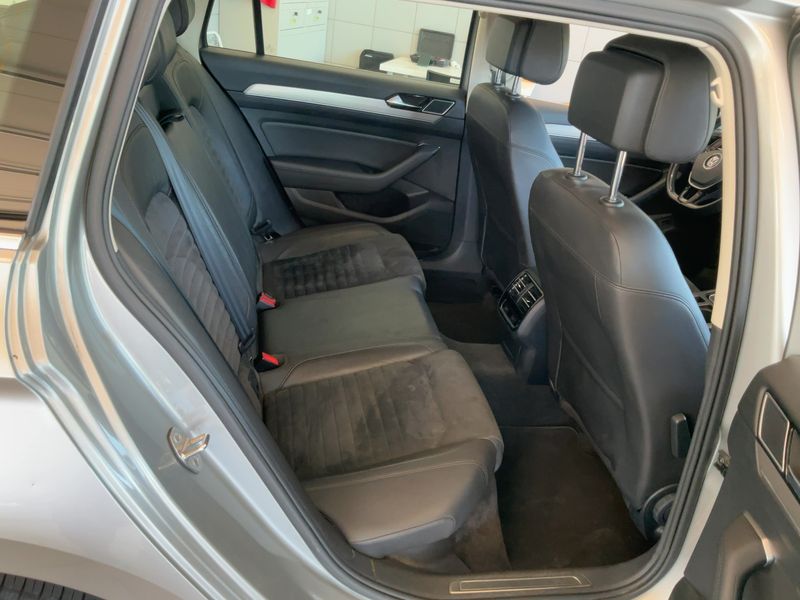 Volkswagen Passat 2.0 TDI Executive BluMotionTech 2015 – снимка 19