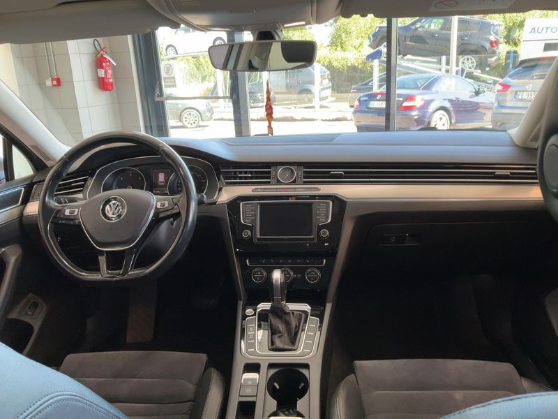 Volkswagen Passat 2.0 TDI Executive BluMotionTech 2015 – снимка 17