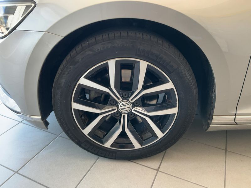 Volkswagen Passat 2.0 TDI Executive BluMotionTech 2015 – снимка 3