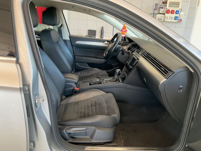Volkswagen Passat 2.0 TDI Executive BluMotionTech 2015 – снимка 16