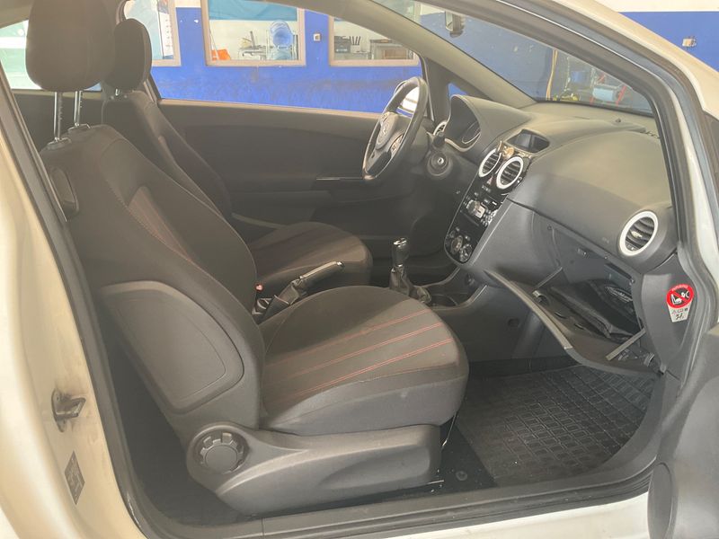 Opel Corsa 1.4 Color Edition 2010 – снимка 3