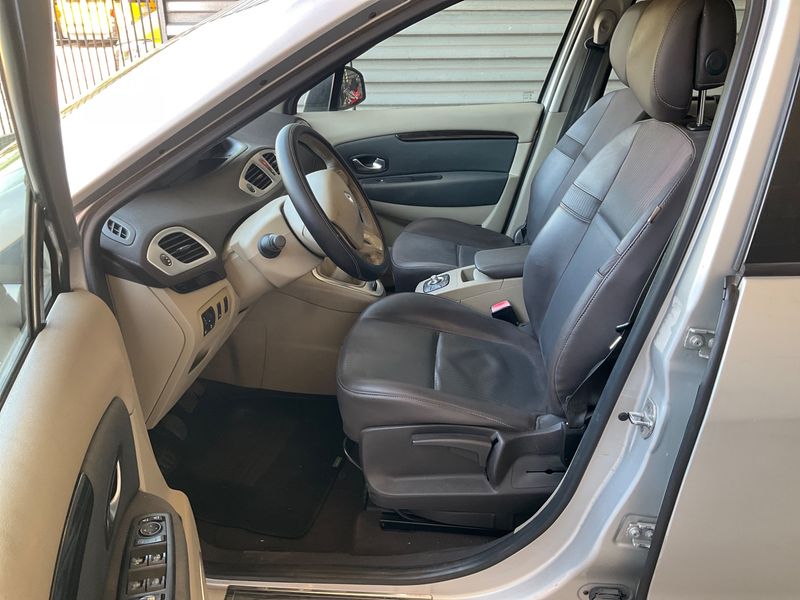 Renault Grand Scenic 1.9 dCi Luxe 2010 – снимка 3