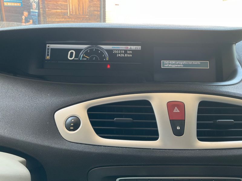 Renault Grand Scenic 1.9 dCi Luxe 2010 – снимка 4