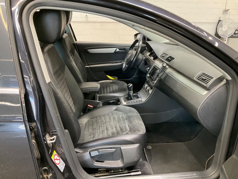 Volkswagen Passat 2.0 TDI Highline BlueMotion Tech 2012 – снимка 3