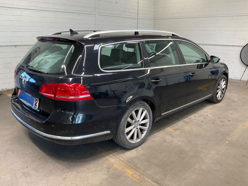 Volkswagen Passat 2.0 TDI Highline BlueMotion Tech 2012 – снимка 2