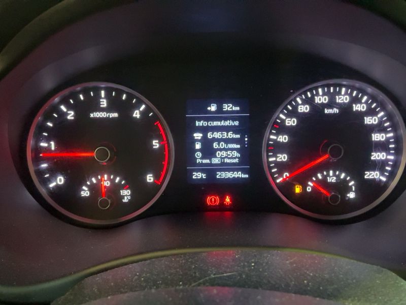 Kia Stonic 1.6 CRDi Style 2018 – снимка 18