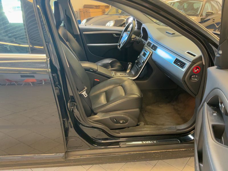 Volvo V70 2.4 D5 Summum 2010 – снимка 16