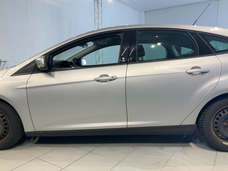 Ford Focus 1.6 TDCi Champions Edition 2013 – снимка 4