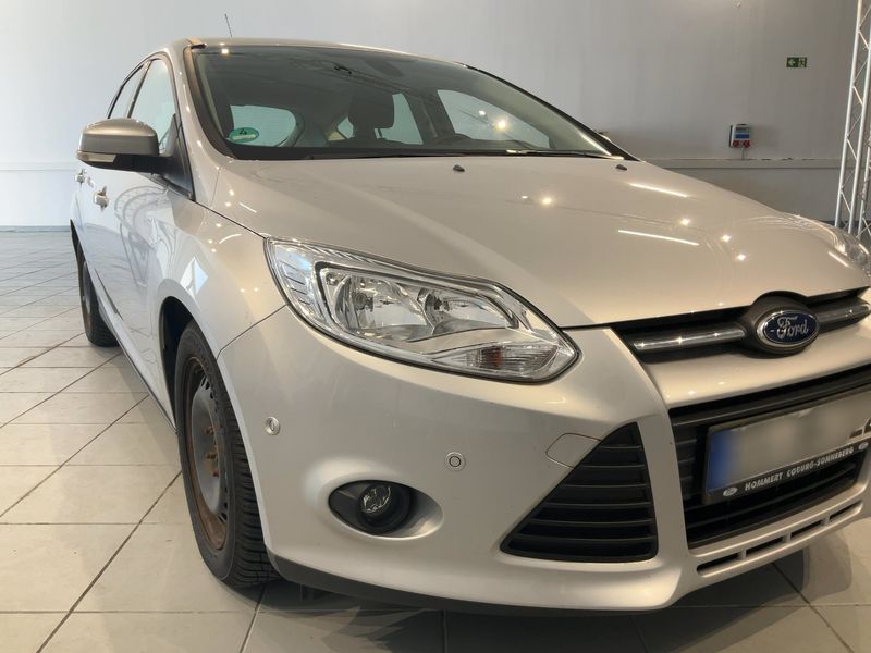 Ford Focus 1.6 TDCi Champions Edition 2013 – снимка 12