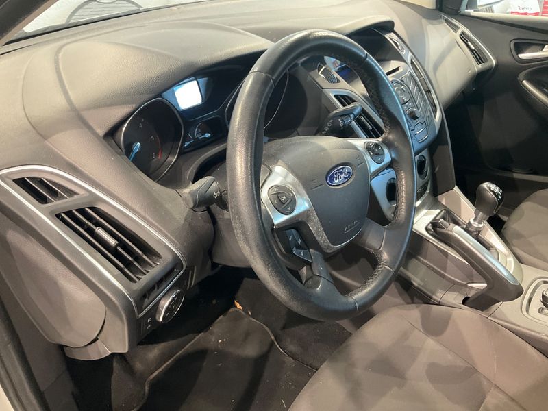 Ford Focus 1.6 TDCi Champions Edition 2013 – снимка 24