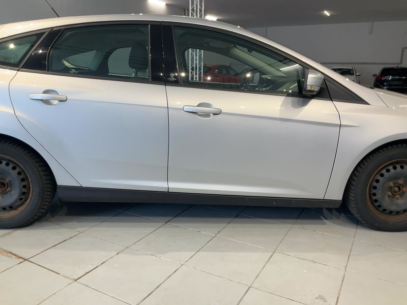 Ford Focus 1.6 TDCi Champions Edition 2013 – снимка 10