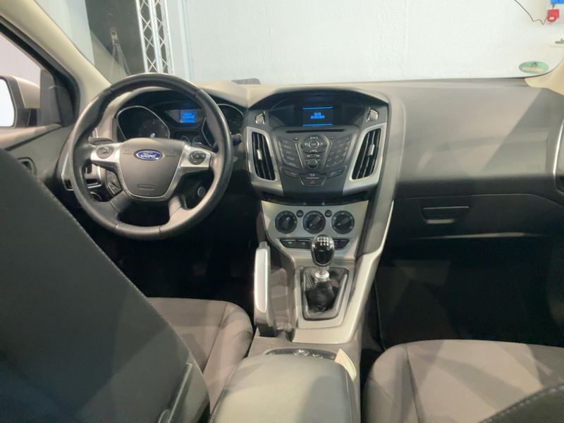 Ford Focus 1.6 TDCi Champions Edition 2013 – снимка 18